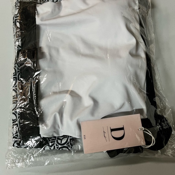 Black and white Darich one piece swimsuit - Picture 12 of 16